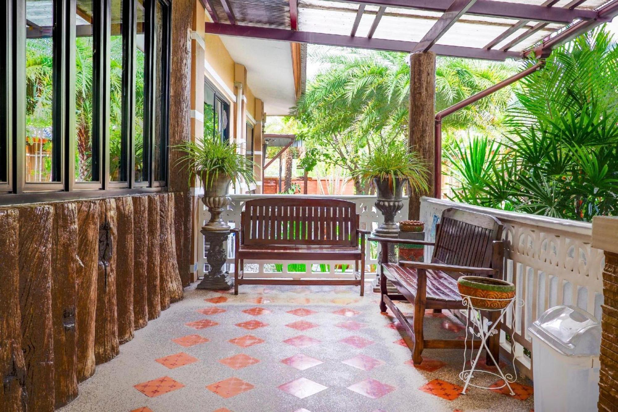 Vaccinated Staff -Capital O 727 Be One Resort Chiang Rai Exterior foto