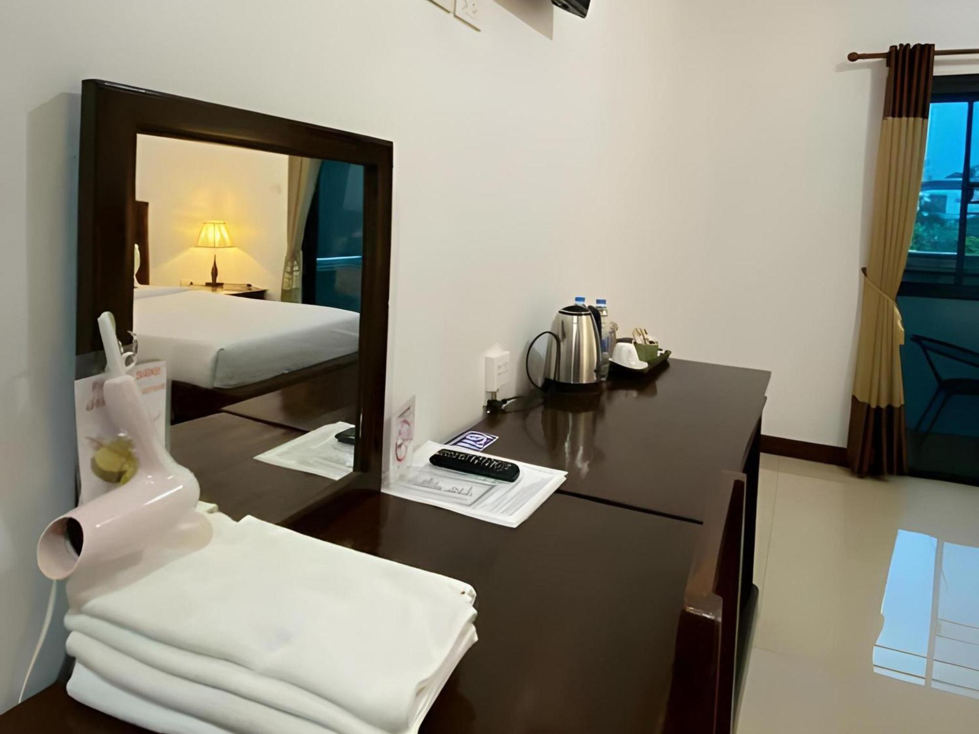 Vaccinated Staff -Capital O 727 Be One Resort Chiang Rai Exterior foto